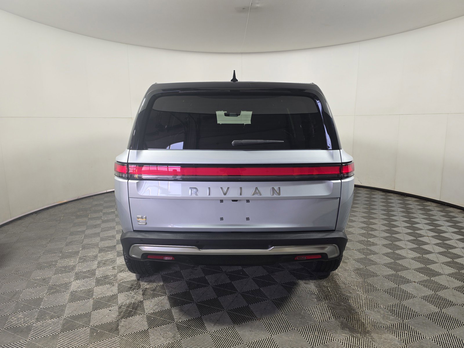 Used 2023 Rivian R1S Adventure AWD/4WD image 4