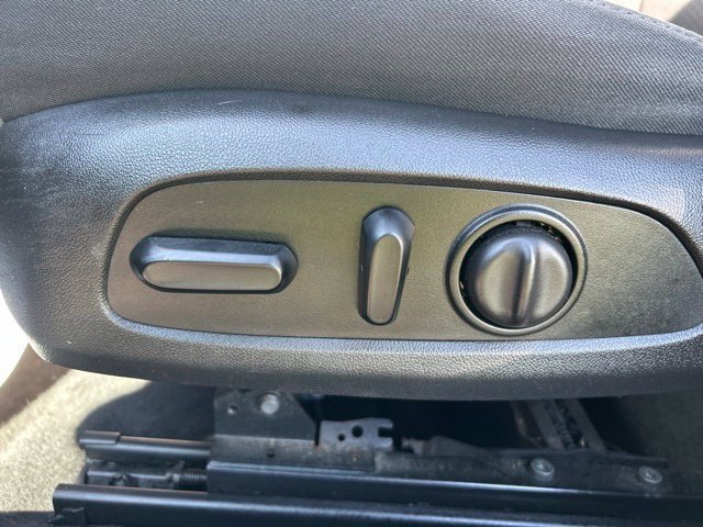 Used 2017 Chevrolet Malibu LT FWD image 14
