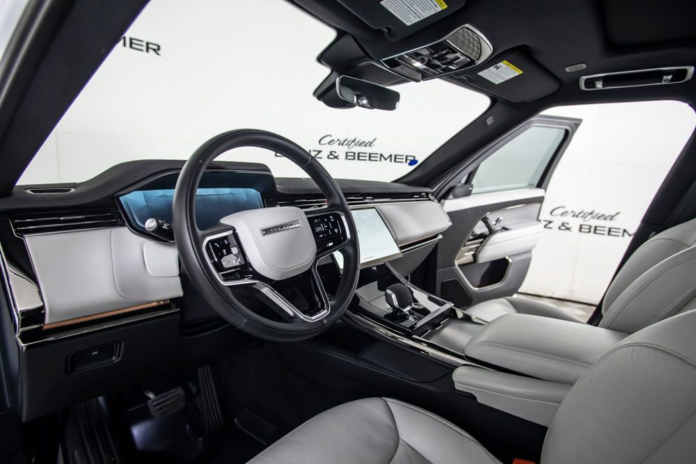Used 2025 Land Rover Range Rover Sport SE AWD/4WD image 20