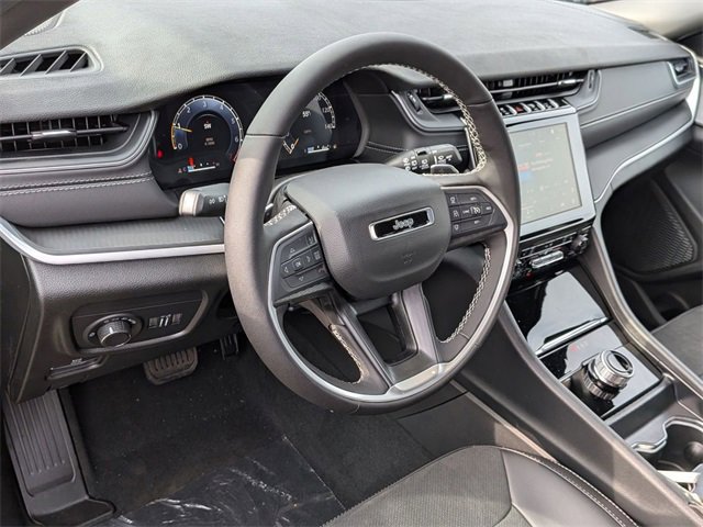 New 2025 Jeep Grand Cherokee Altitude image 12