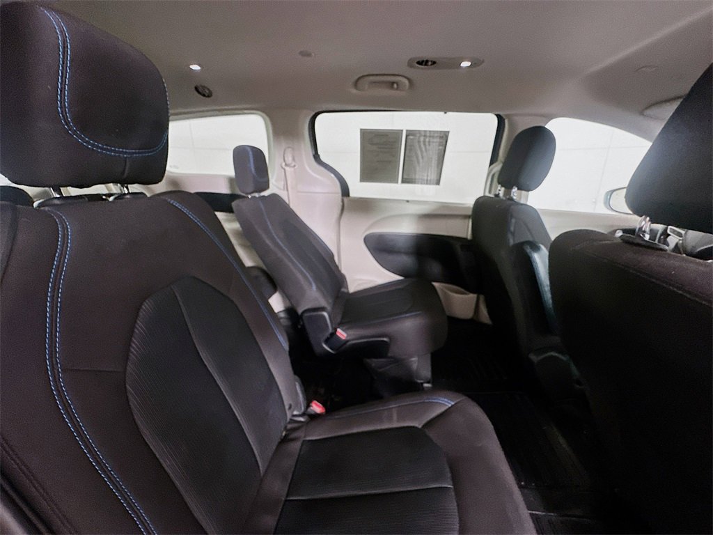 Used 2021 Chrysler Pacifica Touring w/ Cold Weather Group image 29