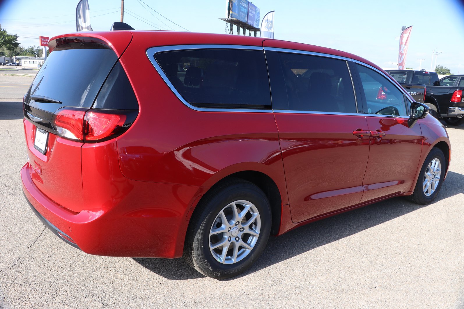 New 2027 Chrysler Pacifica LX FWD image 7