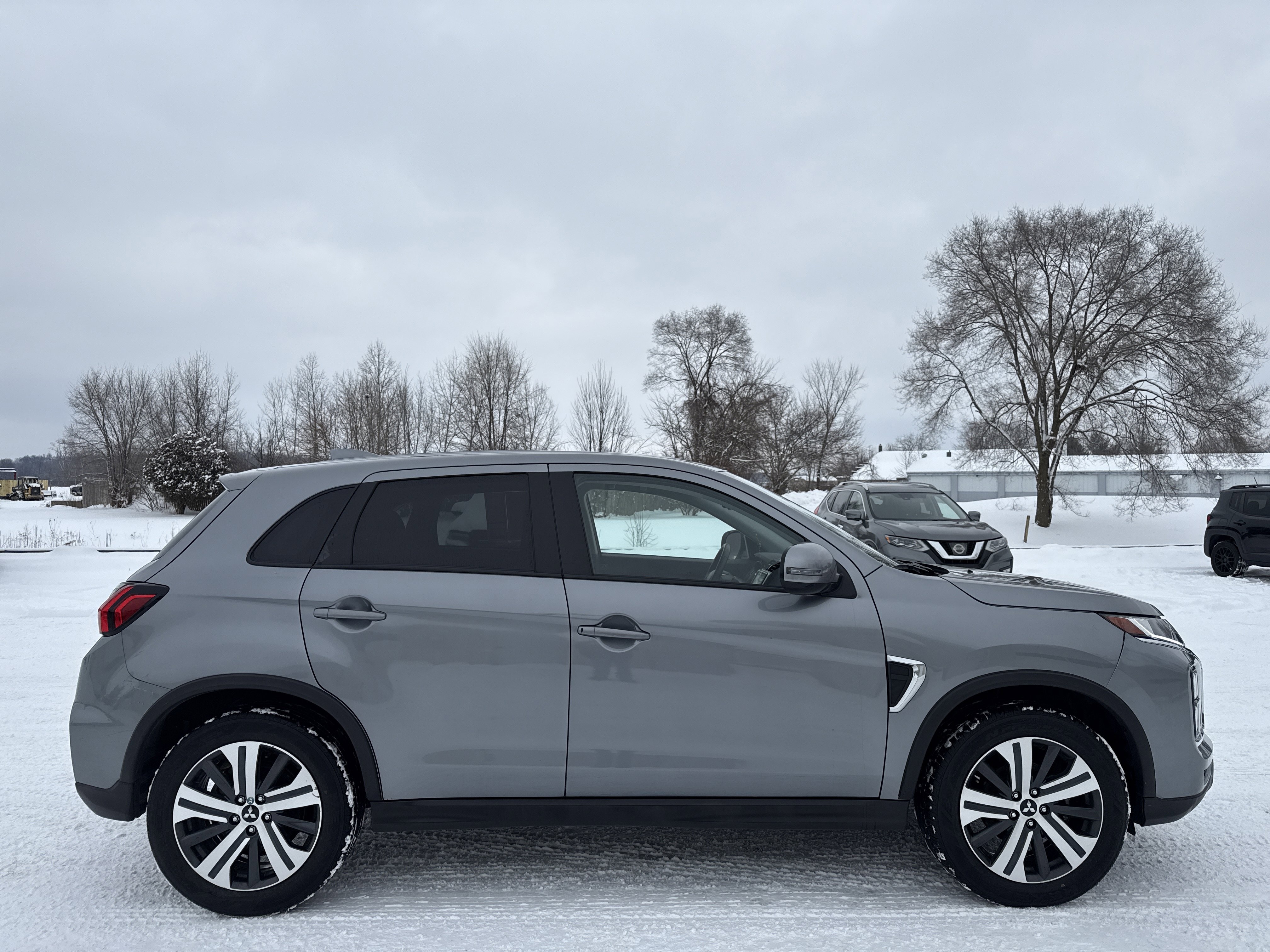 Used 2024 Mitsubishi Outlander Sport AWD image 2