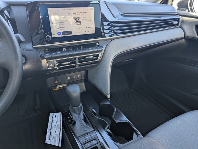 Used 2025 Toyota Camry LE image 24