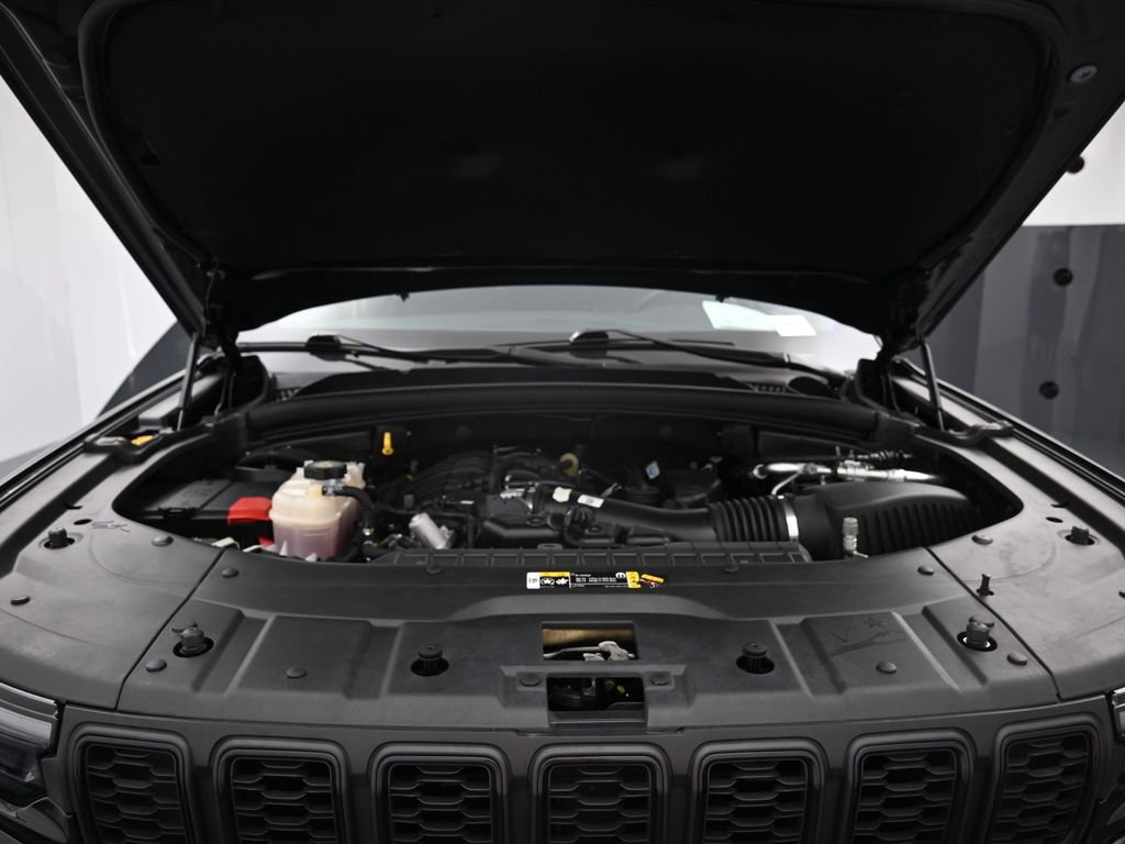 Used 2022 Jeep Grand Cherokee Altitude AWD/4WD image 27