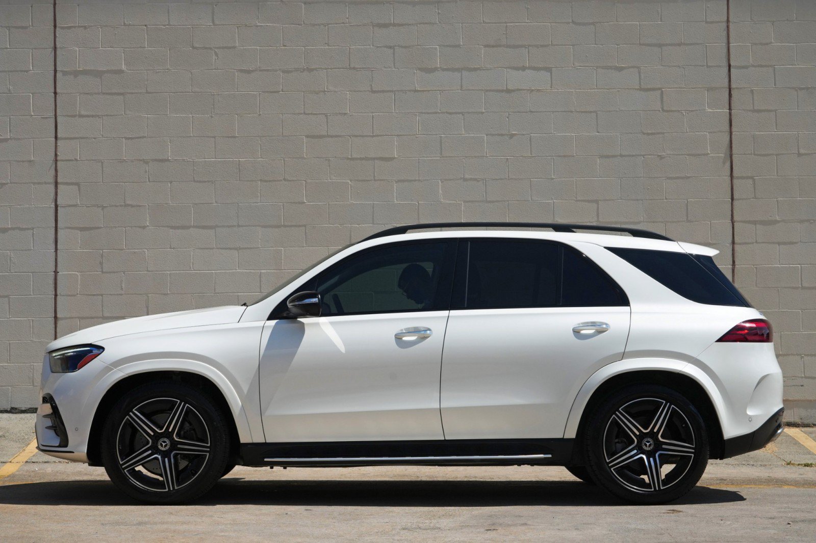 Used 2024 Mercedes-Benz GLE 580 4MATIC w/ 3rd Row Seat Package image 9