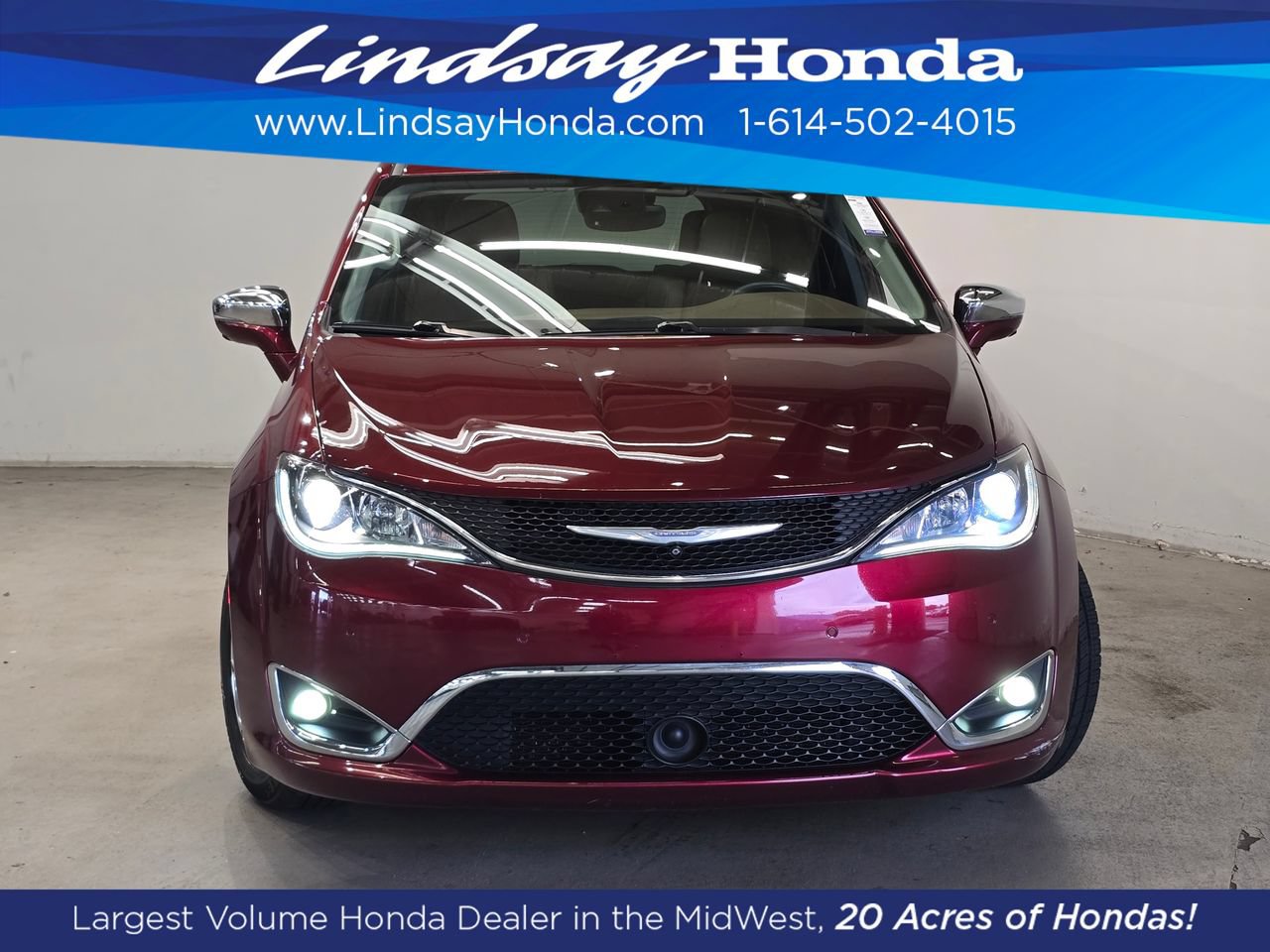 Used 2017 Chrysler Pacifica Limited w/ UConnect Theater Package FWD image 2