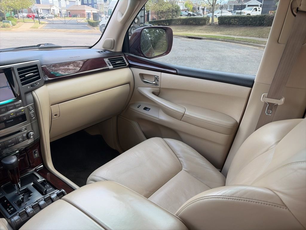 Used 2011 Lexus LX 570 4WD w/ Luxury Pkg image 16