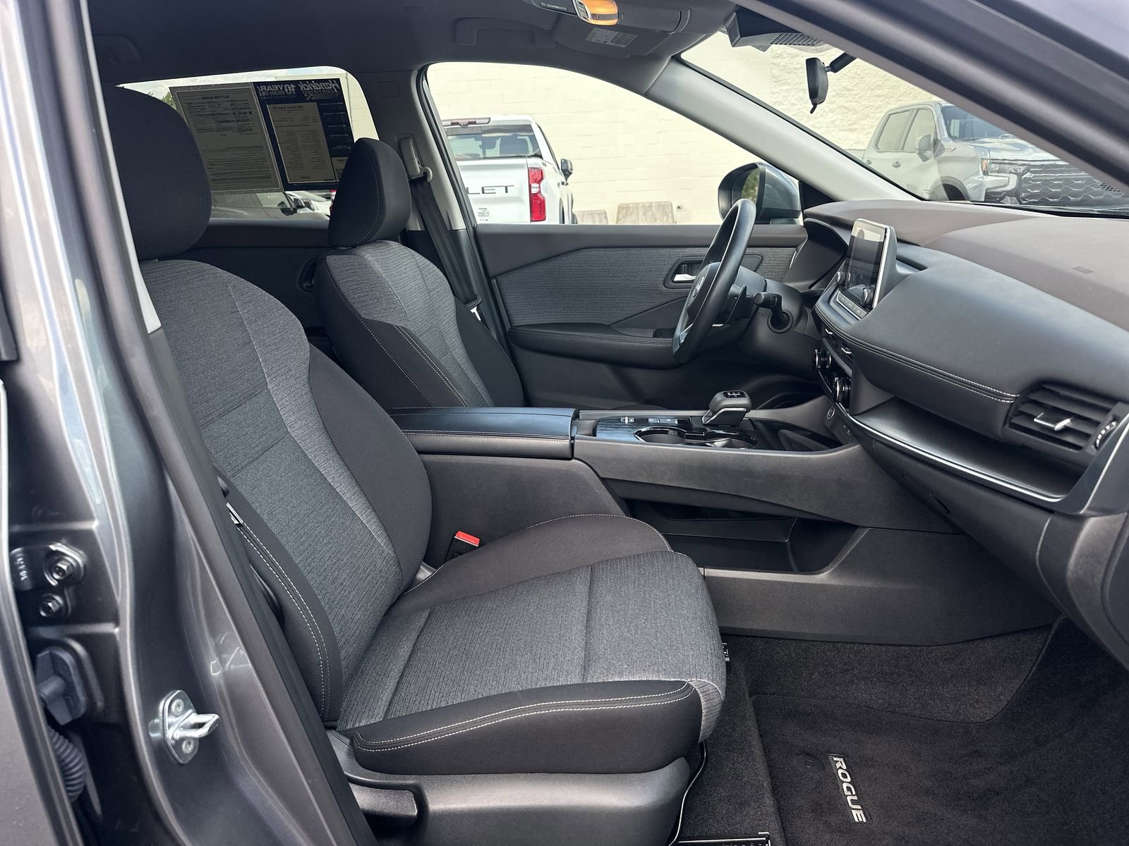 Used 2023 Nissan Rogue SV FWD image 22