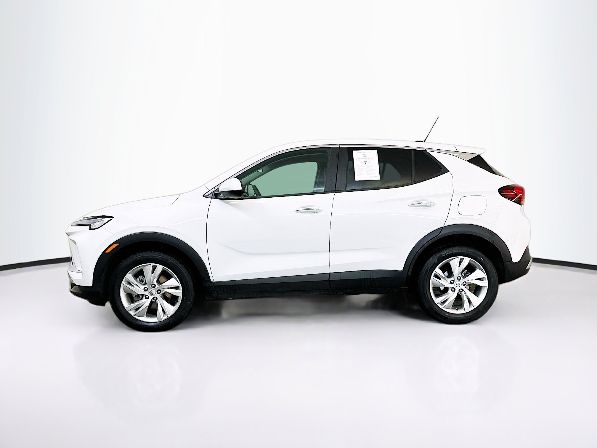 Used 2025 Buick Encore GX Preferred AWD/4WD image 4