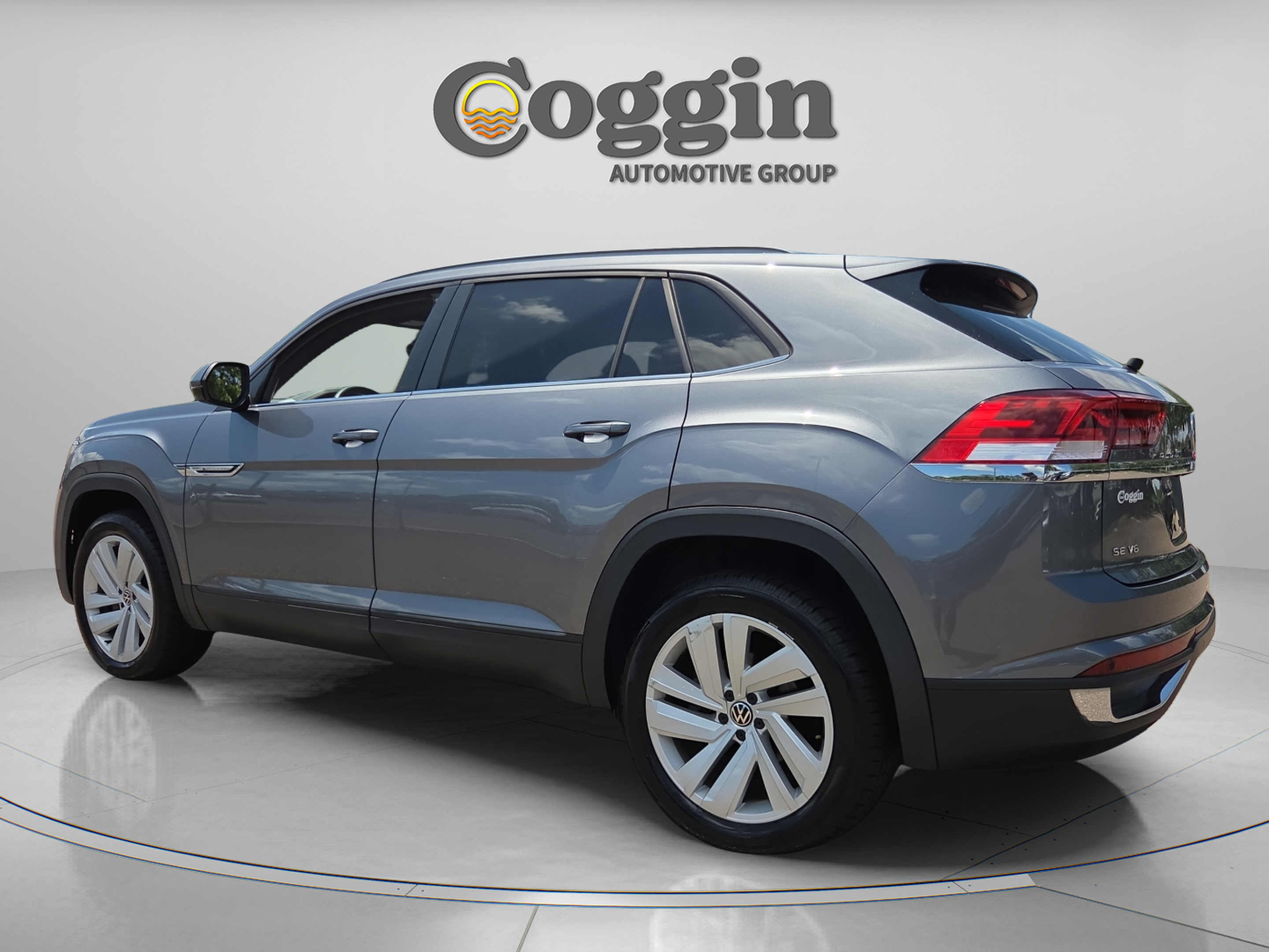 Used 2021 Volkswagen Atlas Cross Sport SE w/ Panoramic Sunroof Package FWD image 3