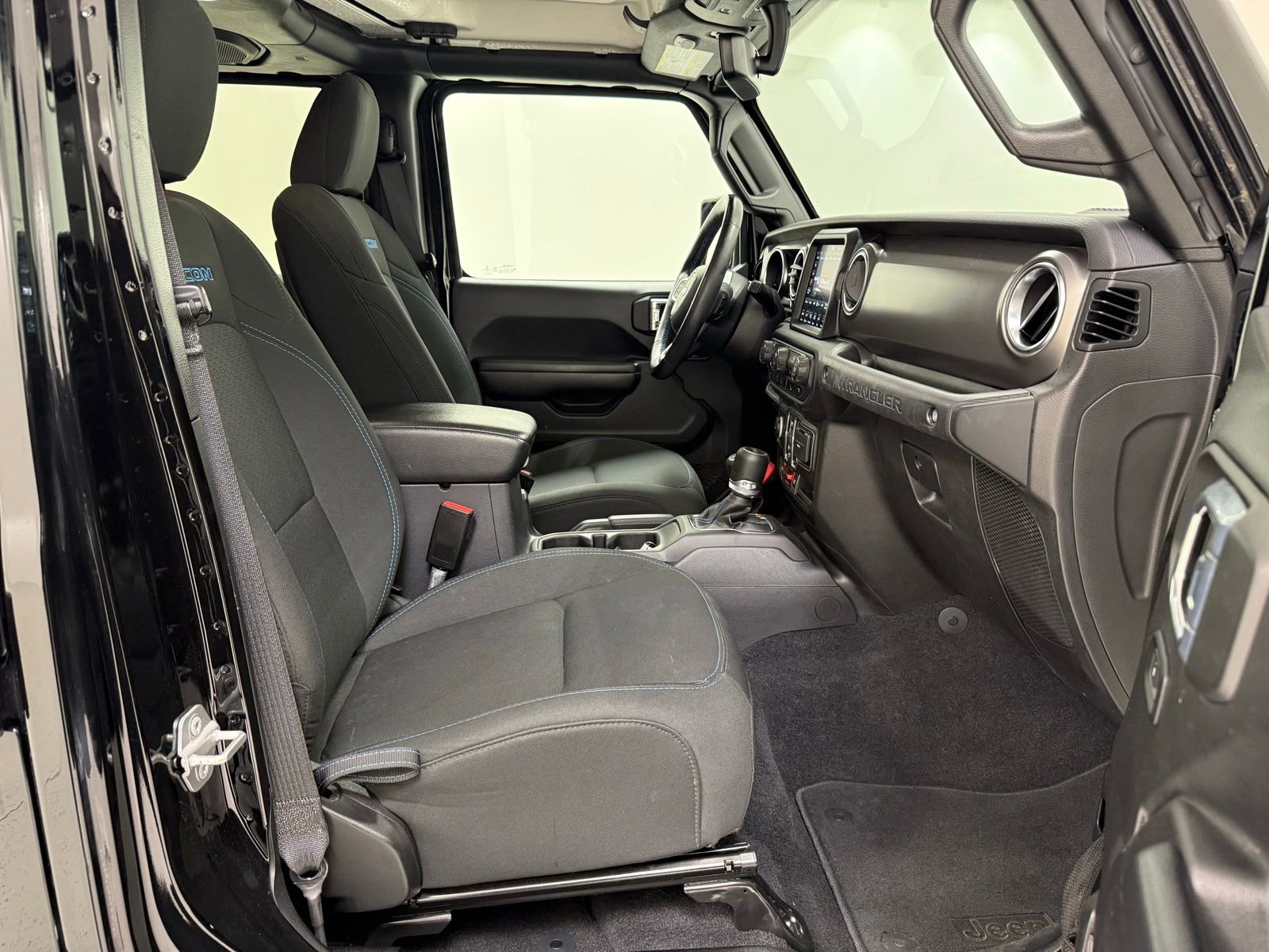 Used 2021 Jeep Wrangler Unlimited Rubicon 4xe w/ Dual Top Group image 32