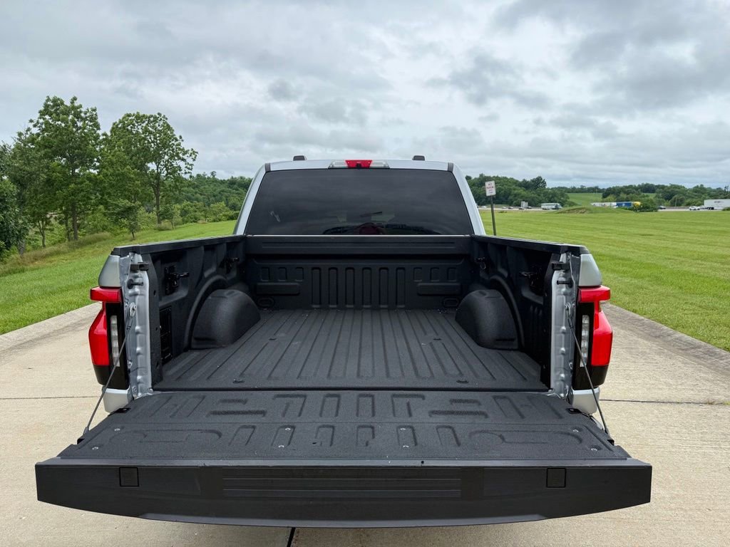 Used 2023 Ford F150 Lightning XLT AWD/4WD image 5