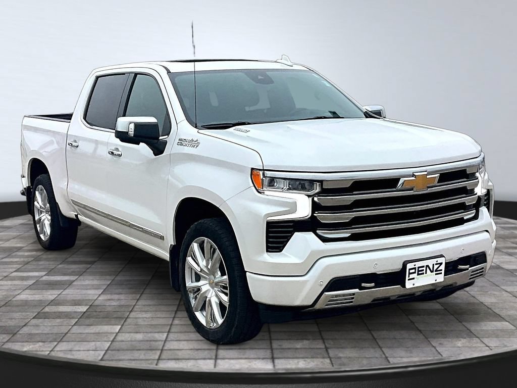 Used 2024 Chevrolet Silverado 1500 High Country w/ High Country Premium Package AWD/4WD image 3