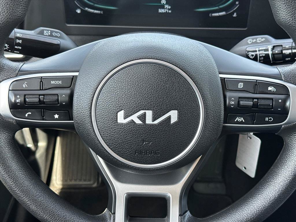 Used 2025 Kia Sportage LX FWD image 12