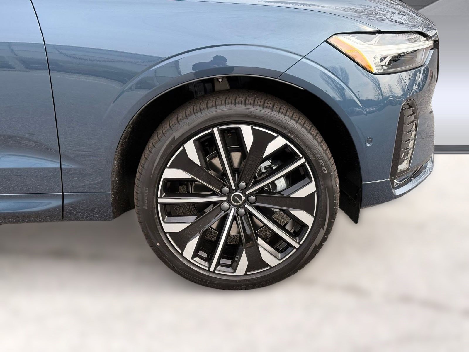 New 2026 Volvo XC60 B5 Ultra w/ Protection Package Premier image 12