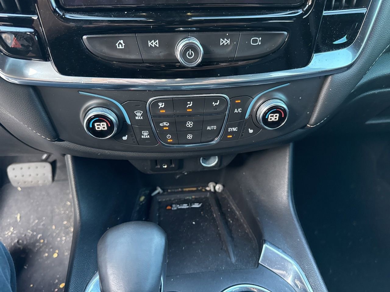 Used 2023 Chevrolet Traverse LT image 25