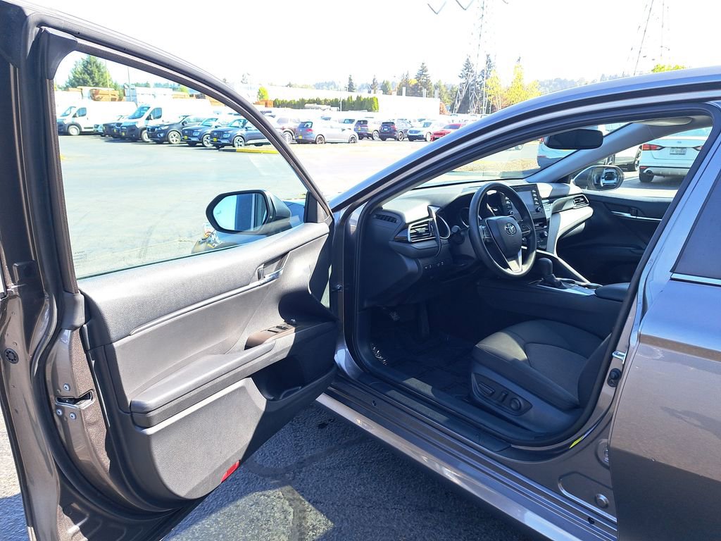 Used 2022 Toyota Camry LE w/ Convenience Package FWD image 10