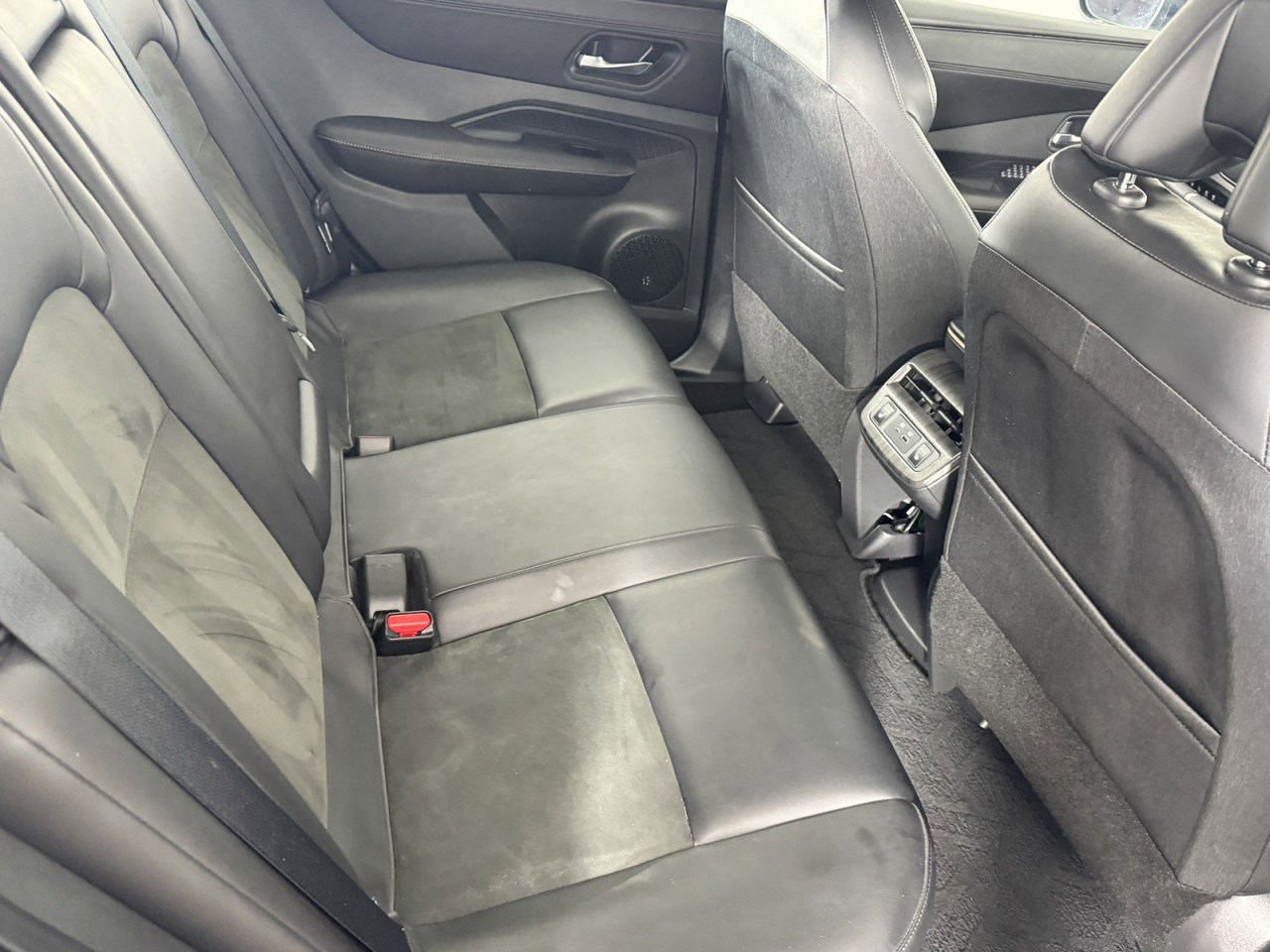 Used 2024 Nissan Ariya AWD image 13