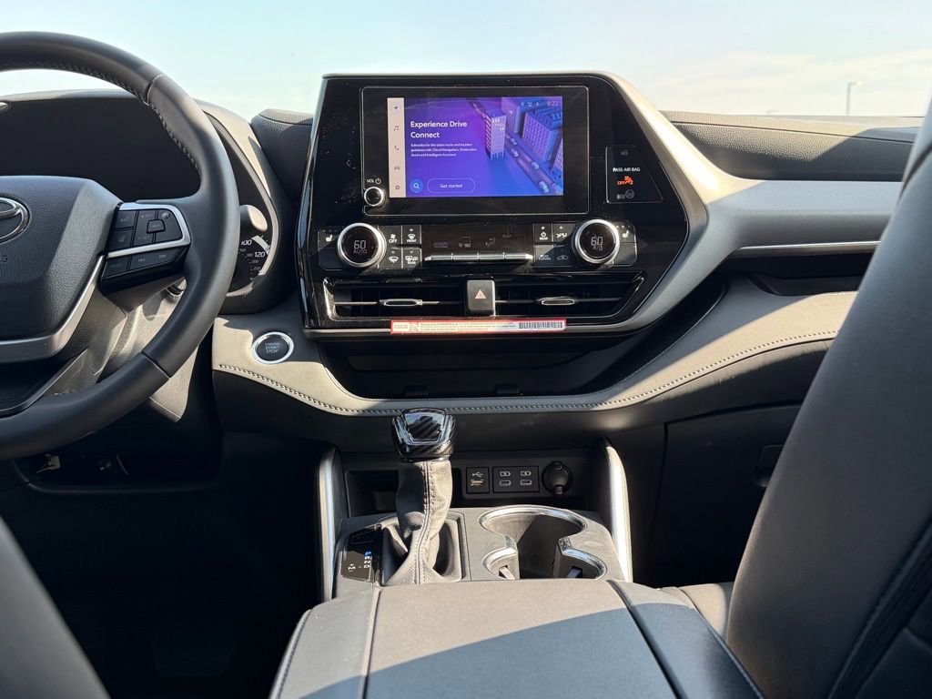 Used 2026 Toyota Highlander XLE image 24