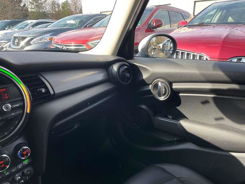 Used 2016 MINI Cooper 4-Door Hardtop image 60