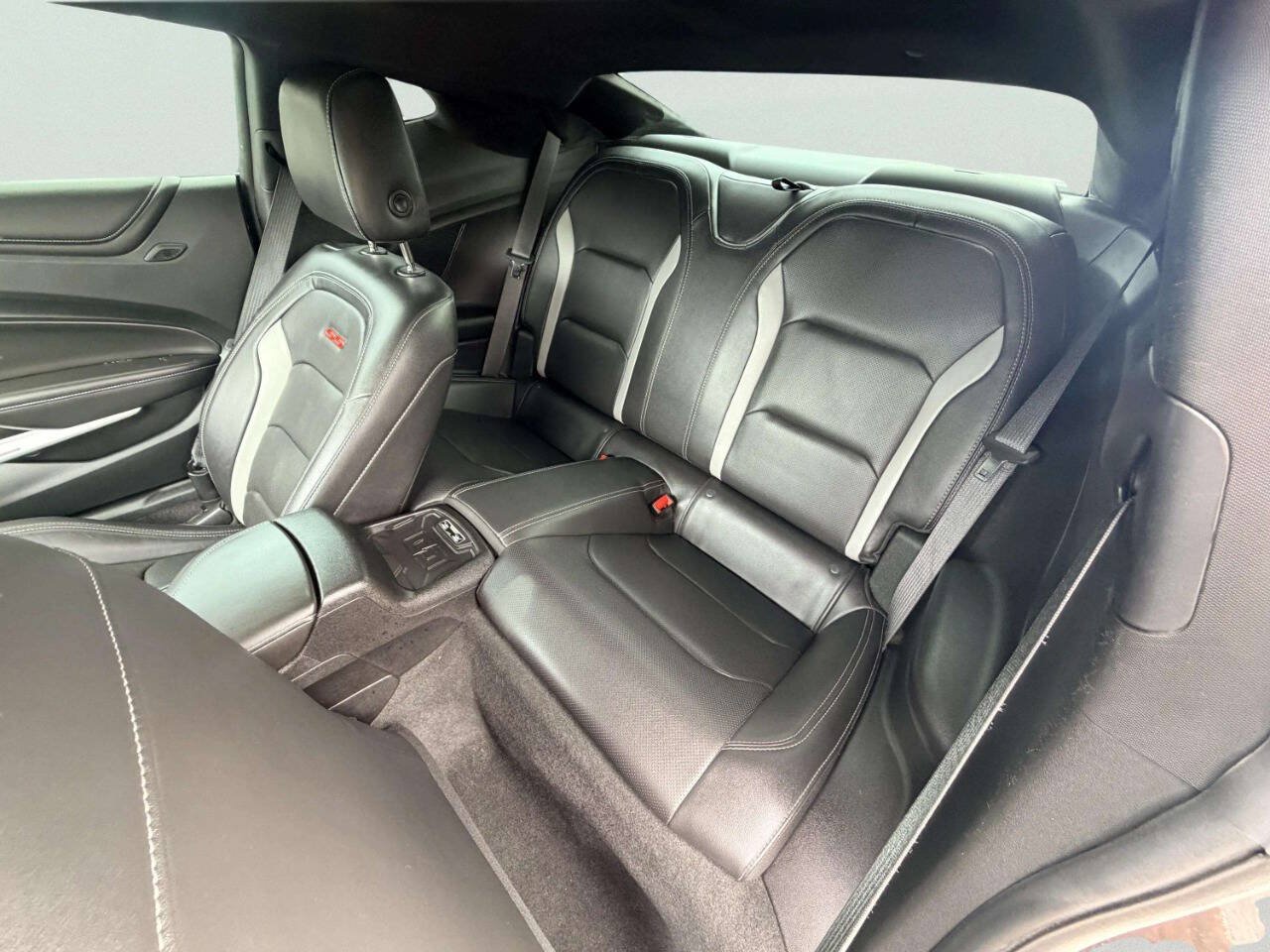 Used 2018 Chevrolet Camaro SS RWD image 18