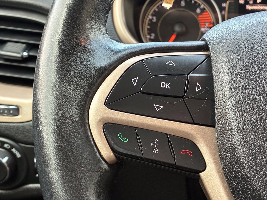 Used 2016 Jeep Cherokee Latitude w/ Safety/Convenience Group AWD/4WD image 20