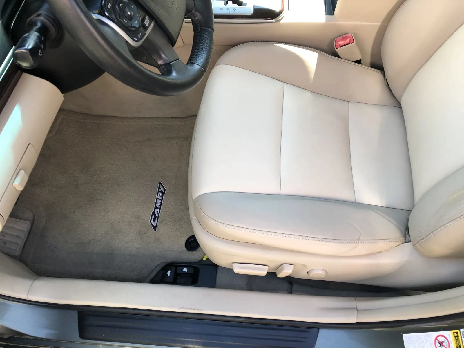 Used 2013 Toyota Camry XLE w/ Leather Pkg FWD image 11