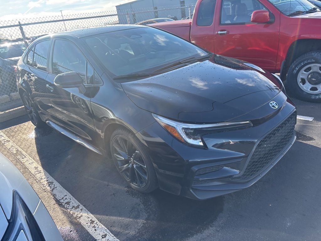 Used 2024 Toyota Corolla SE image 2