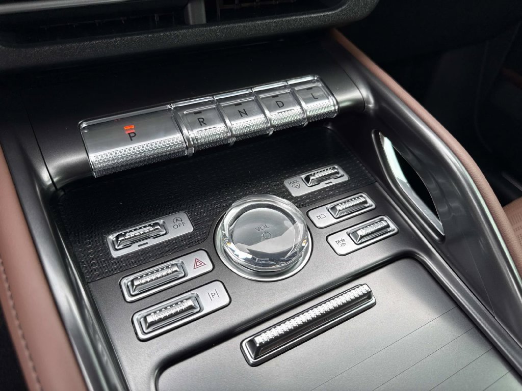 New 2026 Lincoln Nautilus Reserve AWD/4WD image 29