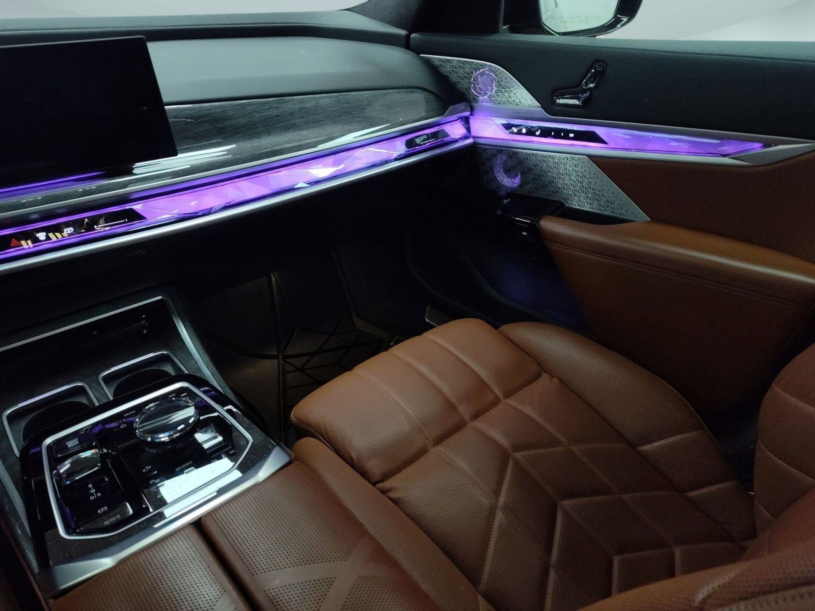 Certified 2023 BMW 760i xDrive w/ Luxury Rear Seating Package image 29