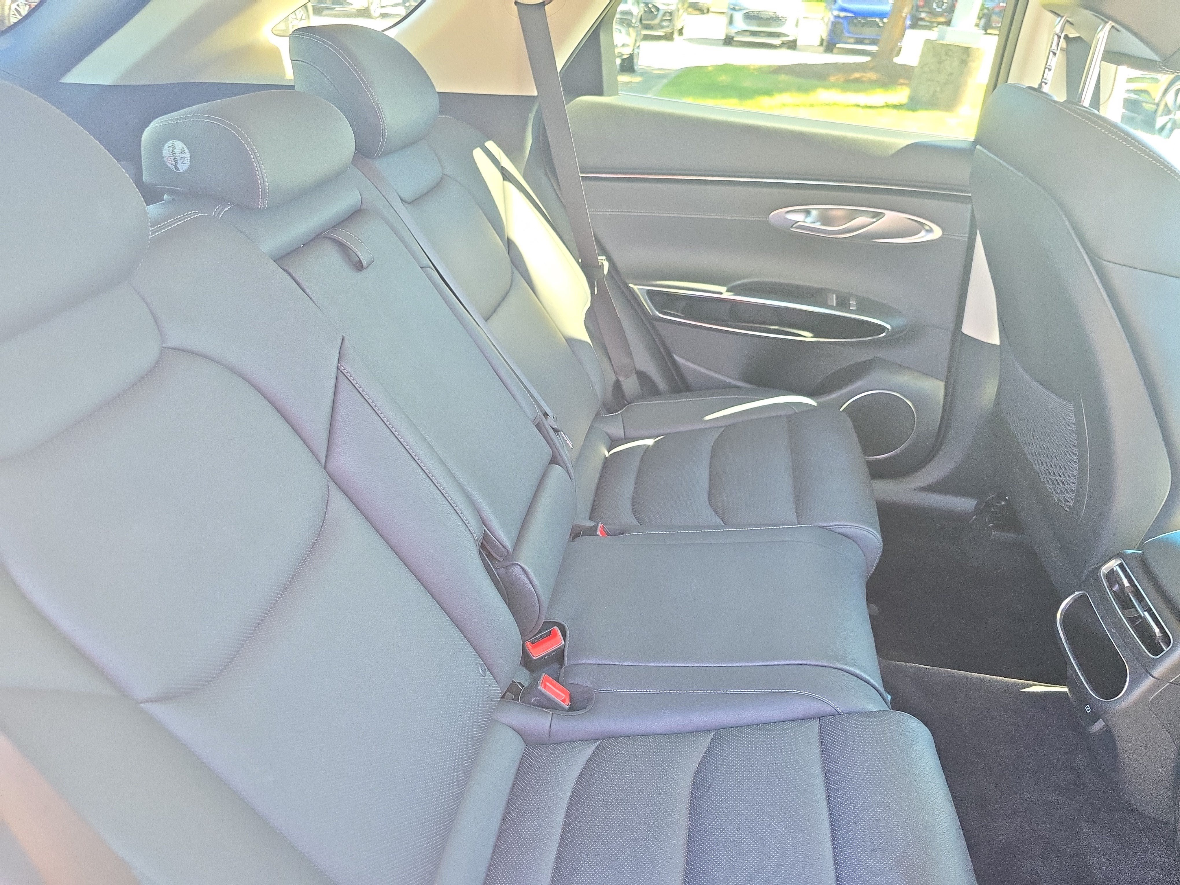 Used 2025 Genesis GV70 2.5T AWD/4WD image 12