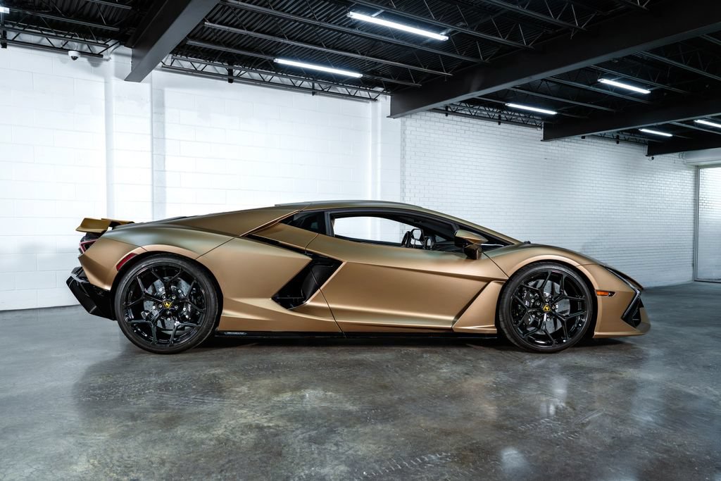 Used 2024 Lamborghini Revuelto AWD/4WD image 4