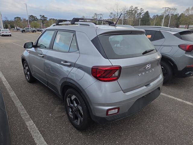 Used 2025 Hyundai Venue SEL FWD image 5