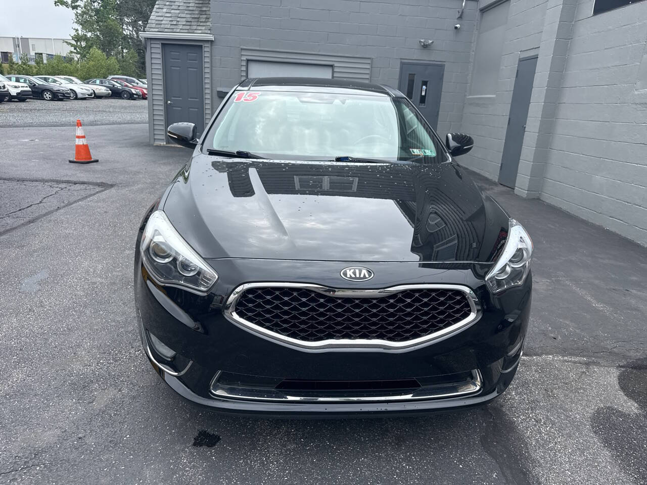 Used 2015 Kia Cadenza Premium w/ Technology Package FWD image 2