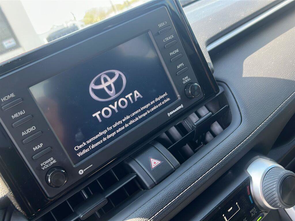 Used 2022 Toyota RAV4 LE FWD image 2