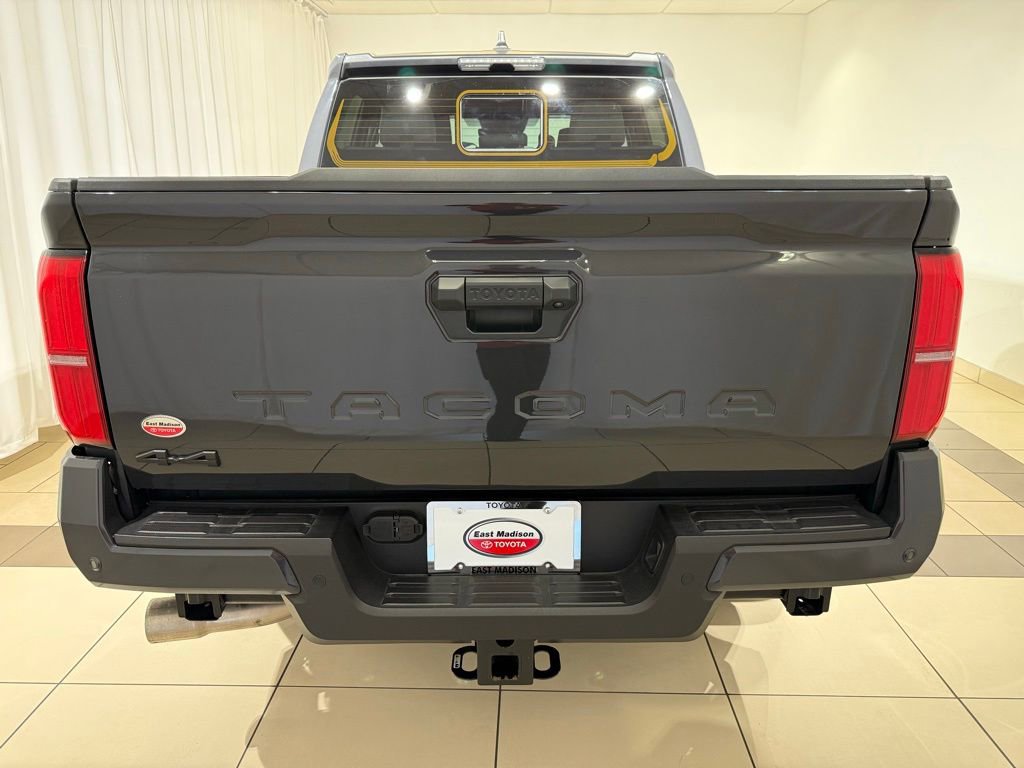 Certified 2025 Toyota Tacoma SR5 AWD/4WD image 4