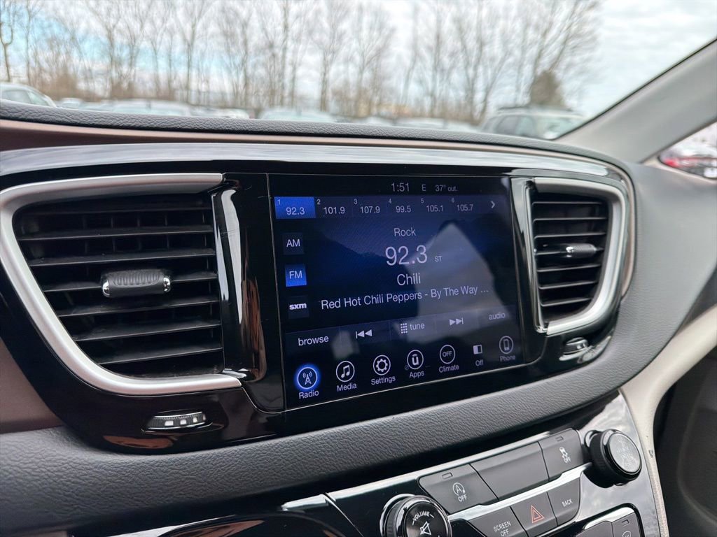 Used 2017 Chrysler Pacifica Touring image 30