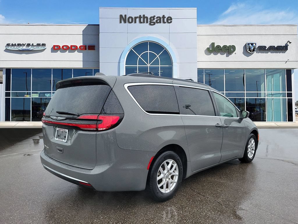 Used 2022 Chrysler Pacifica Touring-L FWD image 4