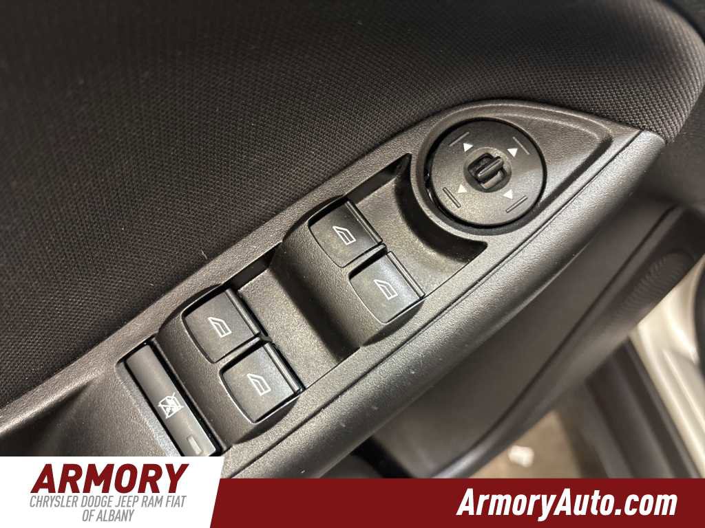 Used 2017 Ford Focus SE w/ Cold Weather Package image 8