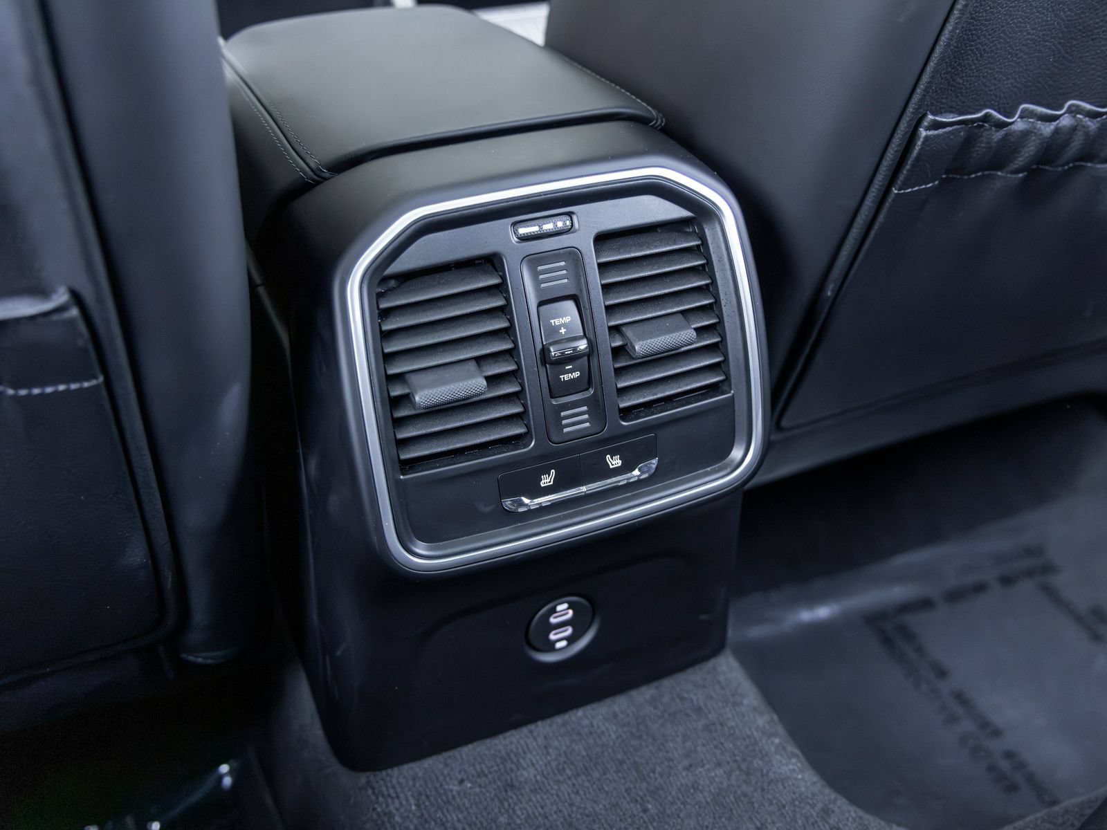 Certified 2023 Porsche Macan Turbo AWD/4WD image 54