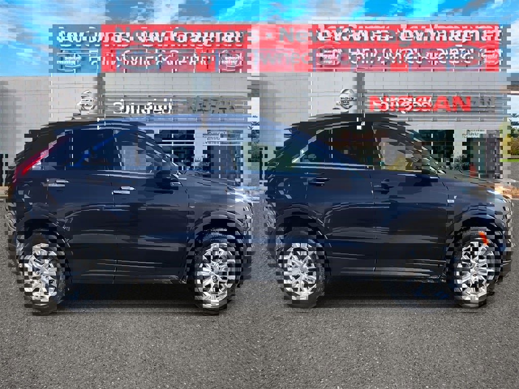 Used 2023 Cadillac XT4 Luxury w/ Cold Weather Package image 6