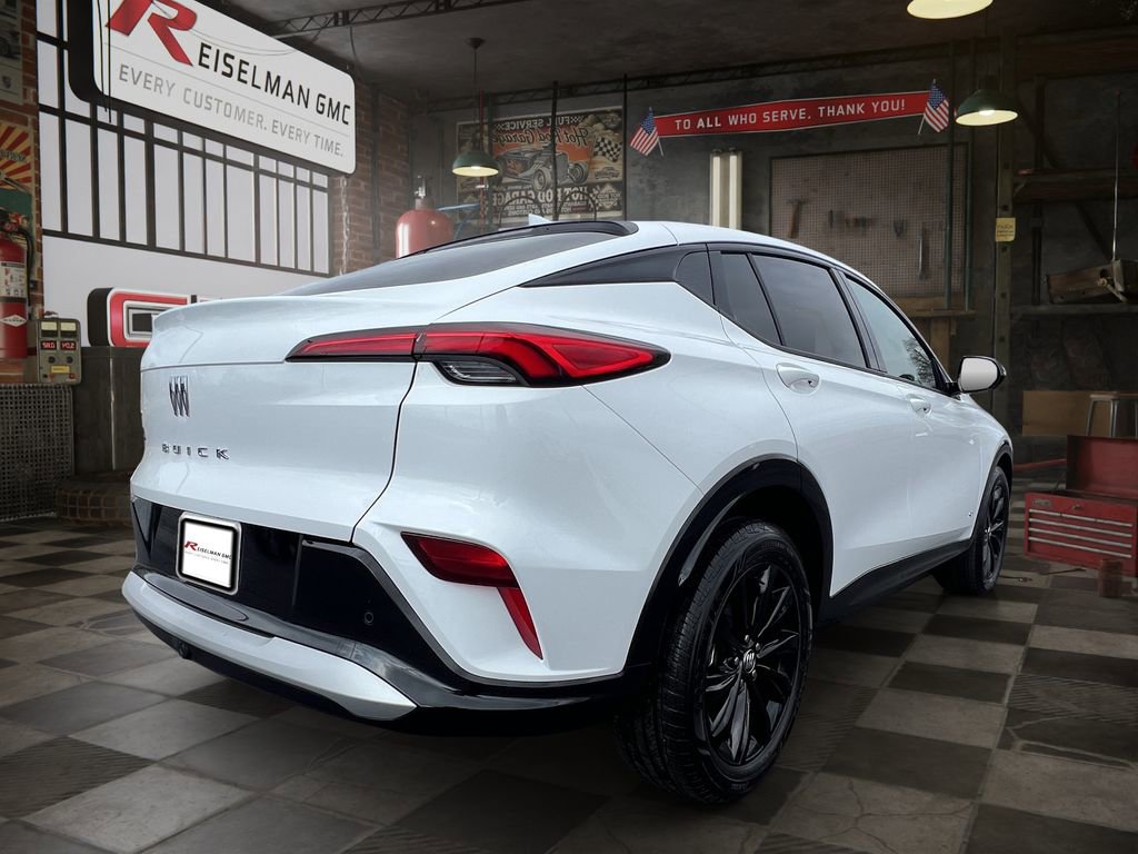 Certified 2025 Buick Envista Sport Touring image 3