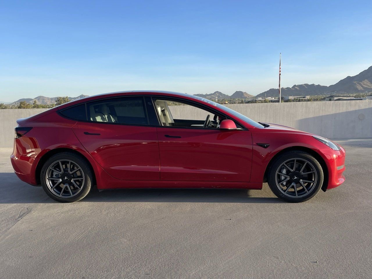 Used 2023 Tesla Model 3 Standard Range image 3