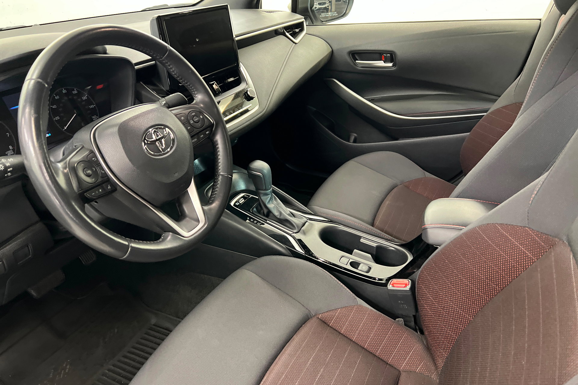 Used 2023 Toyota Corolla SE w/ SE Premium Package image 16