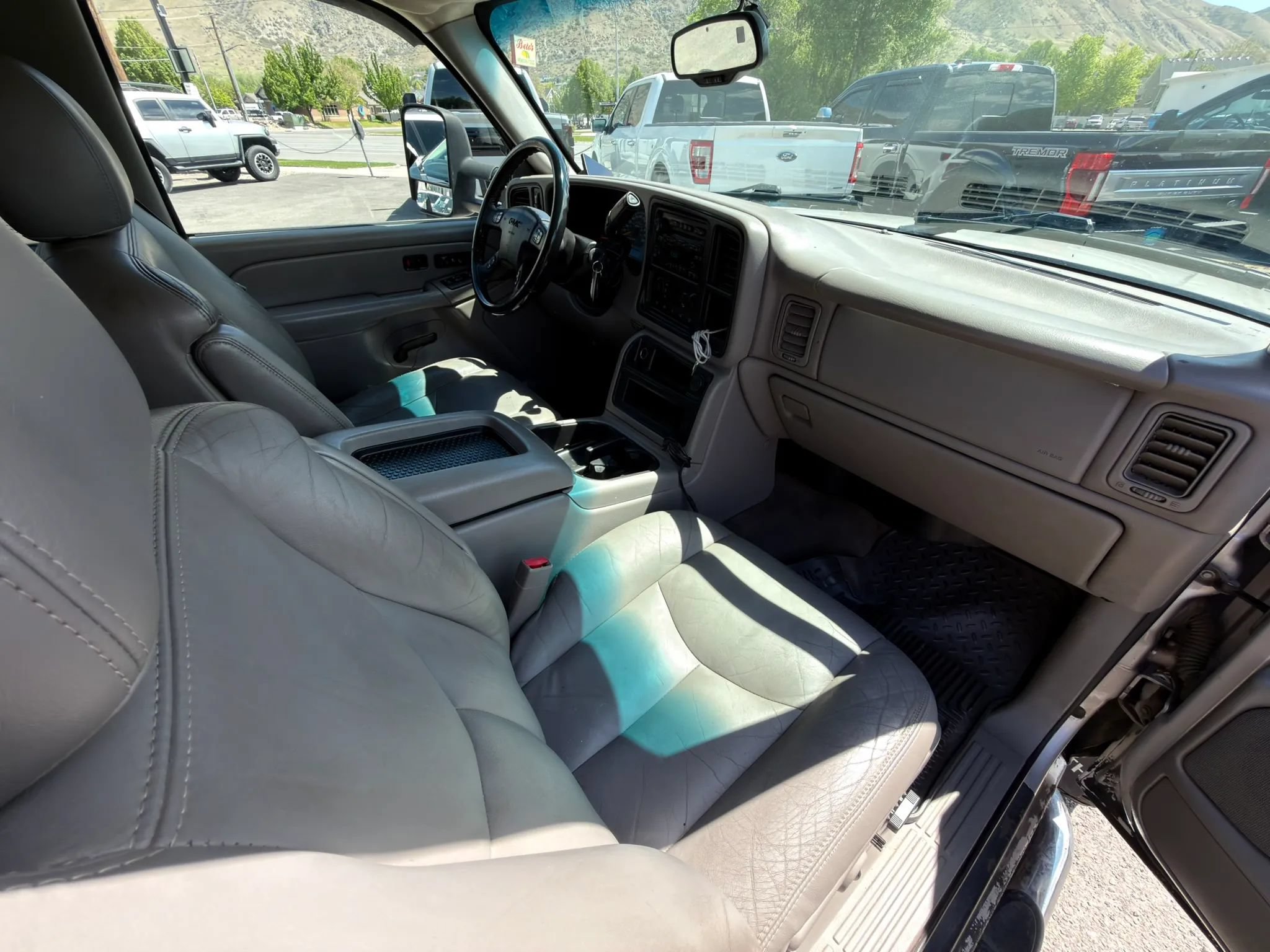 Used 2006 GMC Sierra 2500 SLT w/ Heavy-Duty Power Package AWD/4WD image 6