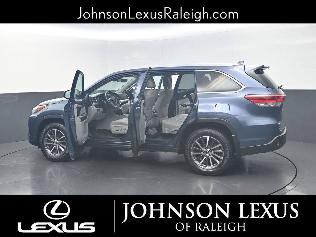 Used 2019 Toyota Highlander XLE image 28