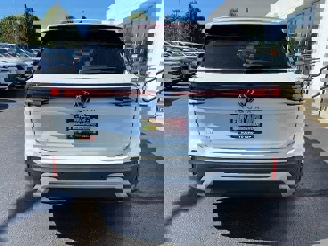 New 2025 Volkswagen Tiguan SE image 10