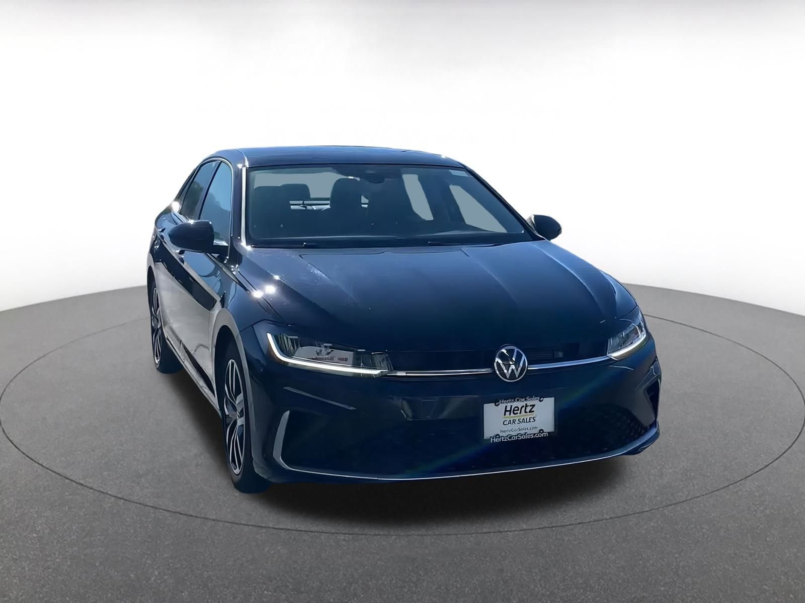 Used 2025 Volkswagen Jetta SE image 3