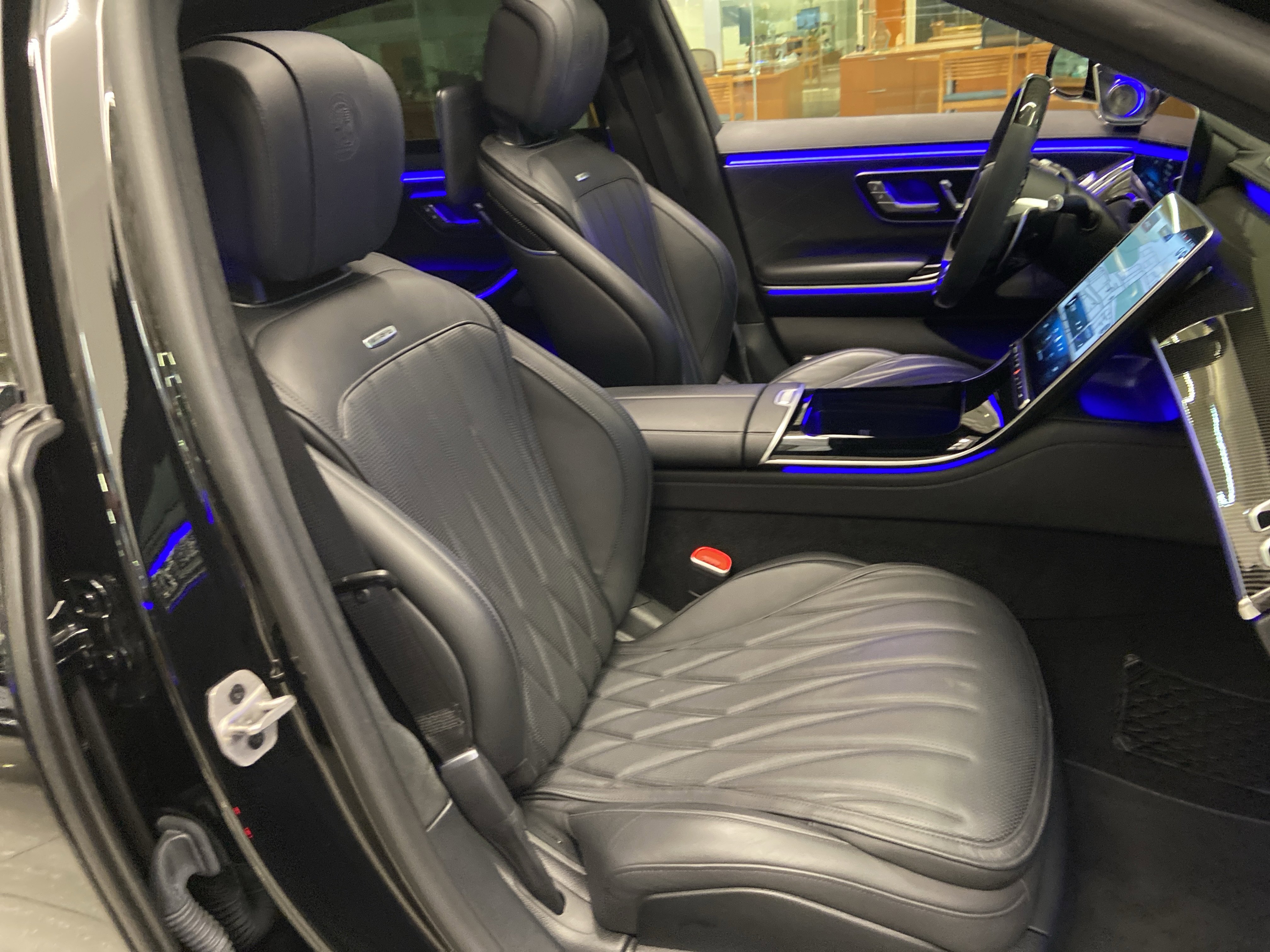 Certified 2024 Mercedes-Benz S 63 AMG S w/ Carbon Fiber Exterior Package image 50